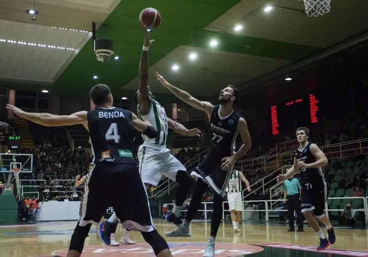 Basketbalové hody na O2 TV Sport: Nymburk porazil Oostende, Fenerbahce čekají dvě těžké bitvy