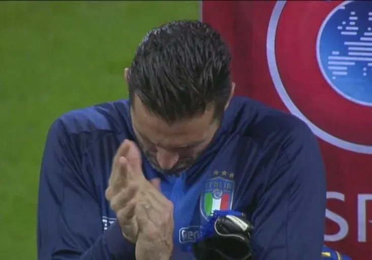 Úžasné gesto legendy! Proč Buffon tleskal při hymně Švédska?