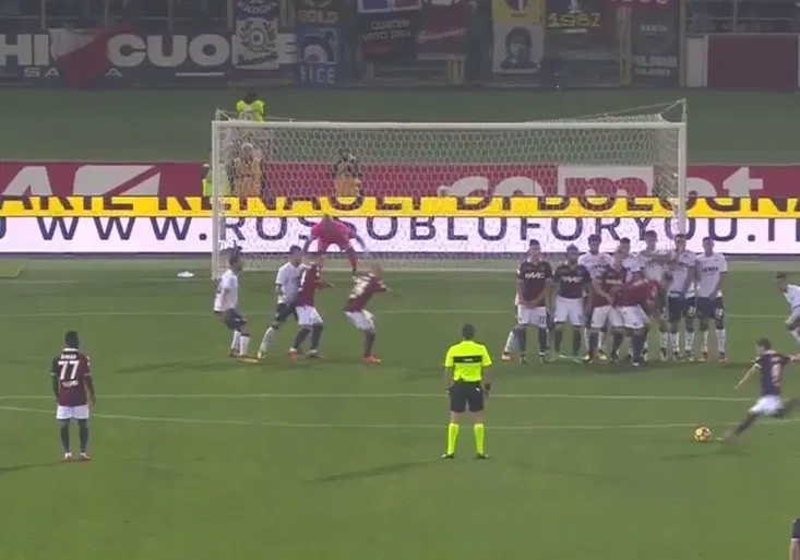 Virtuos z Bologni uchvátil Itálii! Gól z přímáku dal oběma nohama!