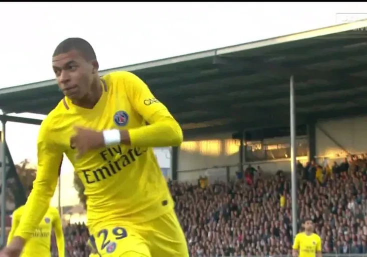 Jde to i bez Neymara! Jak mladíček Mbappé oslnil patičkou?