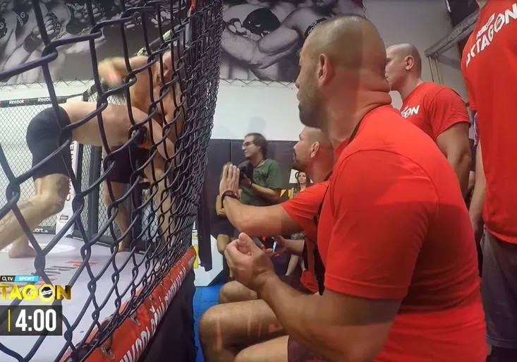 Úškrt se probil do finále Oktagonu i přes změnu soupeře! Jak selhal Kotalík při shazování?