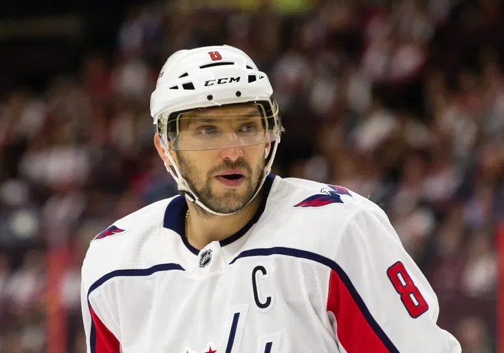 Ovečkinova procházka Edmontonem: Koupil bezdomovci svetr, kabát a čepici