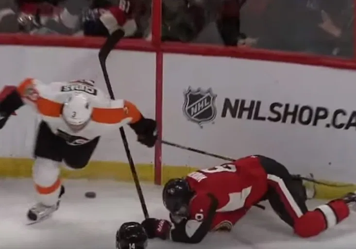 Gudase po tvrdém hitu poslali pod sprchy. Ukřivdili mu rozhodčí?