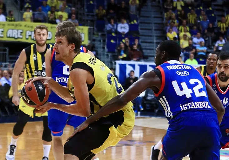 Veselý táhl Fenerbahce k vítězství v derby. Zazáří i na půdě Panathinaikosu?