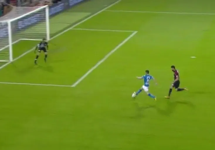 Dokonalý první dotek? Mertens TÍMTO kouskem napodobil fotbalové mágy!