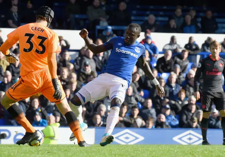 Arsenal rozstřílel Everton! Čech dostal gól od Rooneyho a pak vyrobil tragickou hrubku!