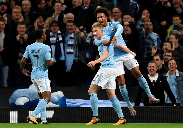 Manchester City zdolal i Neapol, Tottenham uhrál bod na Realu! Kolik gólů nasázel Liverpool?