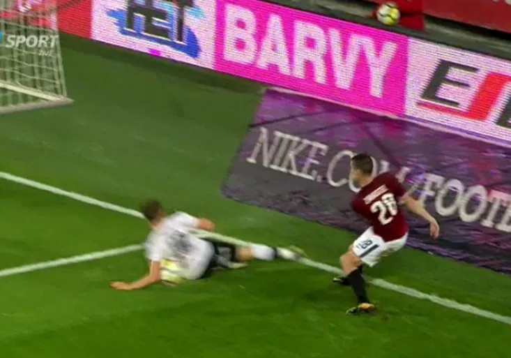 Sparťané se TŘIKRÁT zlobili na sudího! Měli kopat proti Plzni penaltu?