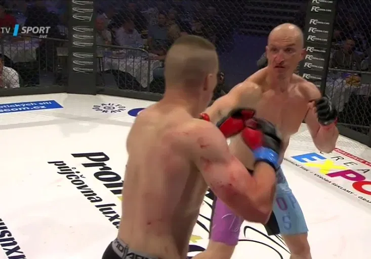 Velká premiéra v MMA! Jak statečně bojoval novinář v oktagonu?