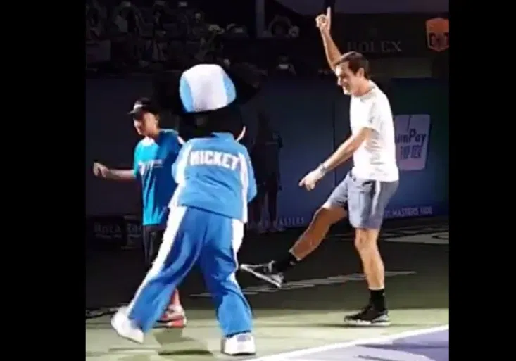Federer, jak jste ho ještě neviděli. Tenisová legenda roztančila Šanghaj!