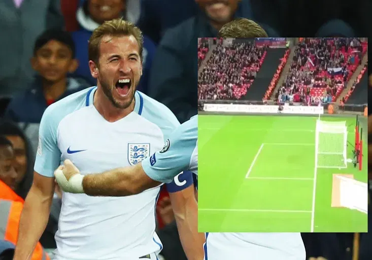 Anglie nudila, fans se zabavili po svém. Nejvíc aplaudovali papírovému letadlu!