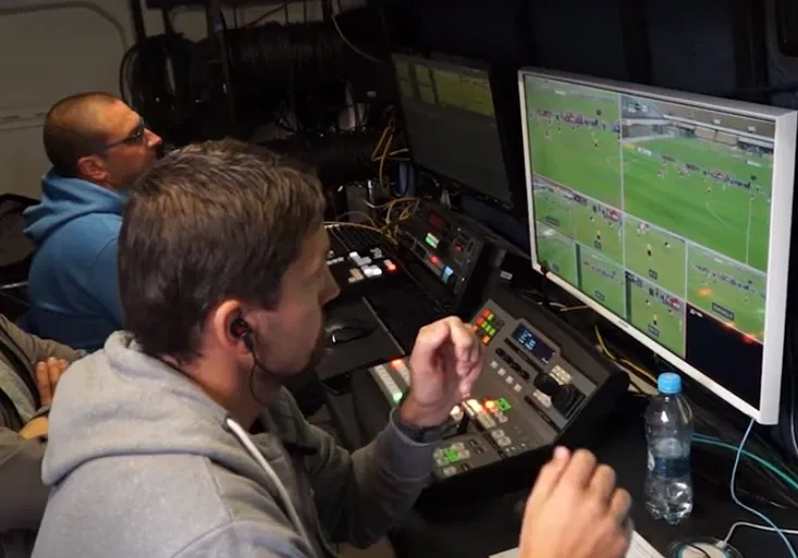 Historický moment! Rozhodčí v derby odvolal penaltu na základě videa