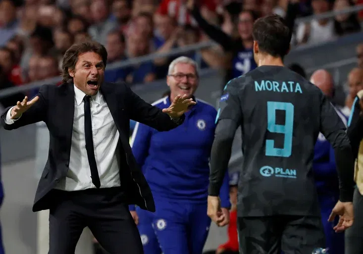 SESTŘIHY Ligy mistrů: Diego Costa se po prohře s Chelsea držel za hlavu! Za United zářil Martial