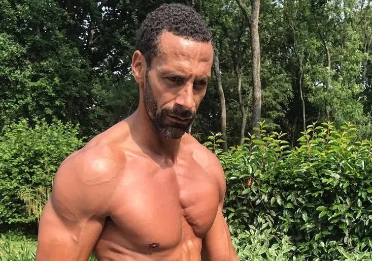 Rio Ferdinand se dal na box! Jak si z něj utahují spoluhráči a fanoušci?