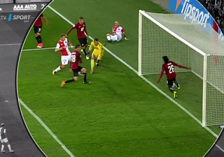 Gól-negól Slavie! Vykopl Costa střelu Škody až za brankovou čárou?