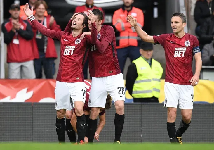 Rosický dojal Letnou! Po 17 letech nastoupil v základu Sparty a hned dal gól!