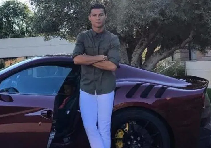 Cristiano Ronaldo si pořídil další exkluzivní bourák. Jak se vám líbí?