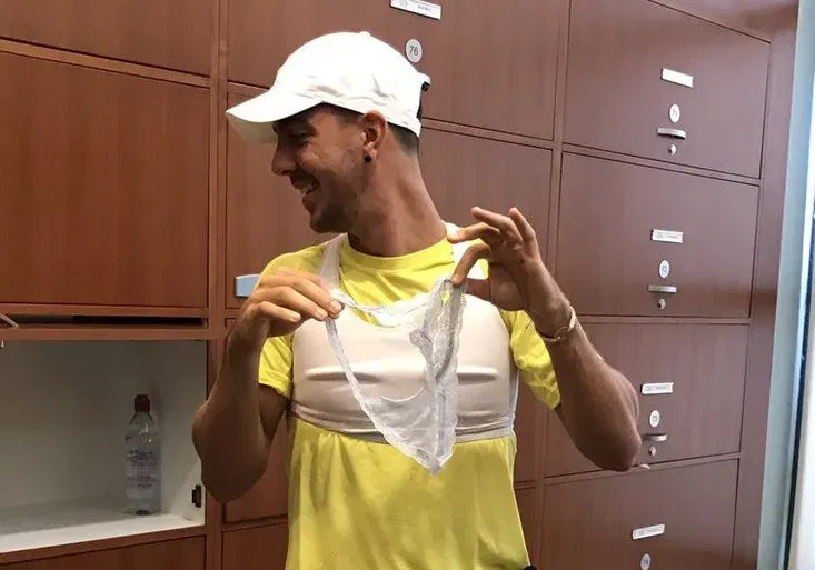 Překvapení na US Open! Proč se mladík Kokkinakis předváděl v kalhotkách kolegyně?