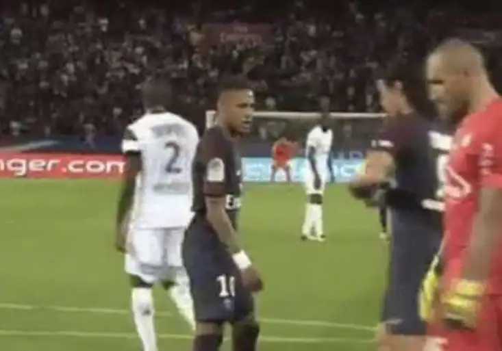 Nechtěl jsi hrát s Messim, tak tady to máš! Fanoušci Barcy se posmívají Neymarovi po "sporu" s Cavanim