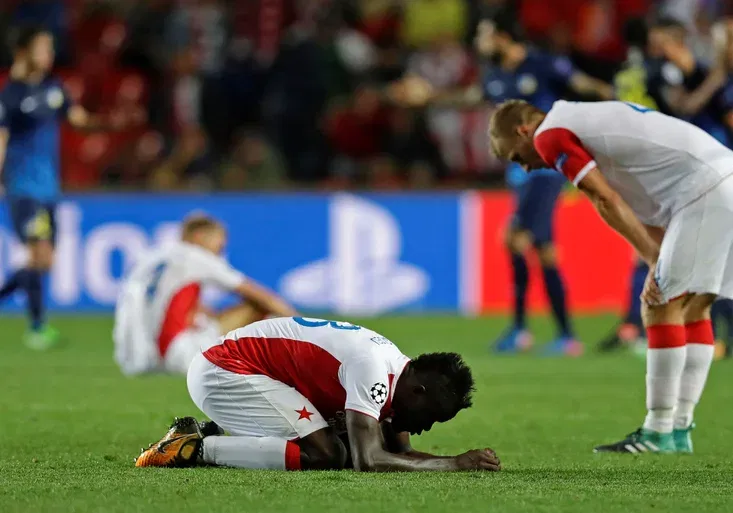 Sen se rozplynul. Slavia APOELu doma gól nedala a Ligu mistrů hrát nebude! Chybělo štěstí, mínil Stoch