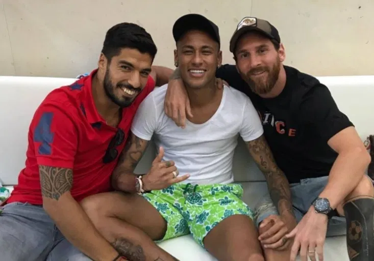 Neymar zpátky v Barceloně! S Messim a Suárezem se smáli Piquému a rozzuřili funkcionáře klubu