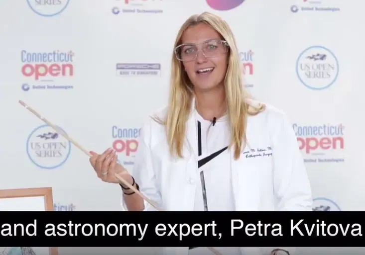Kvitová jako astronomka! Jak v New Havenu vysvětlovala dalším tenistkám zatmění slunce? Přenosy sledujte na O2 TV Sport a O2 TV Tenis