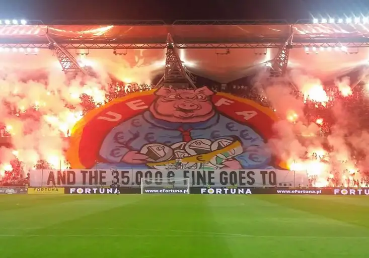 Legia ukázala další úchvatné choreo! Jak chtějí fanoušci zaplatit očekávanou pokutu?