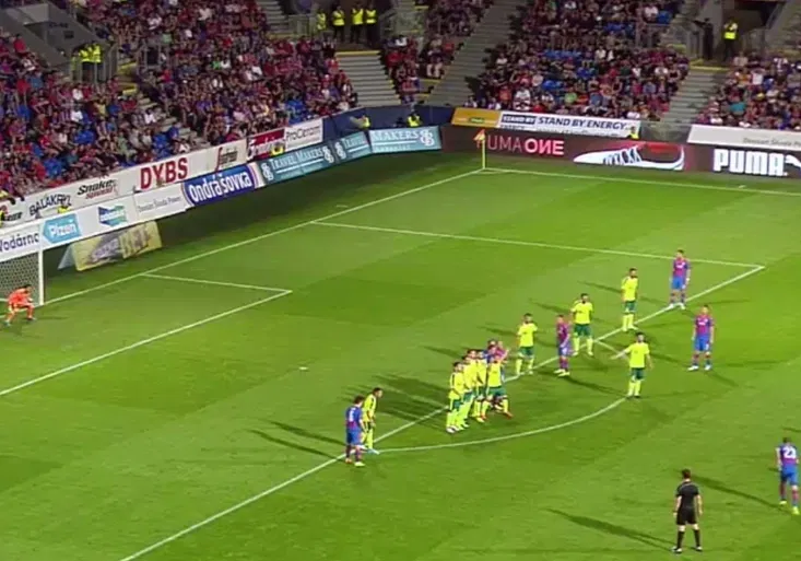 Plzeň přežila harakiri v obraně a porazila Larnaku! Jak krásně se z trestňáku trefil Bakoš?