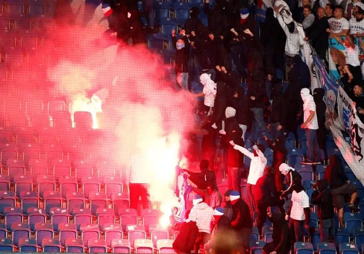 Fotbalové peklo v Německu! Řádění hooligans přerušilo zápas Daridova týmu