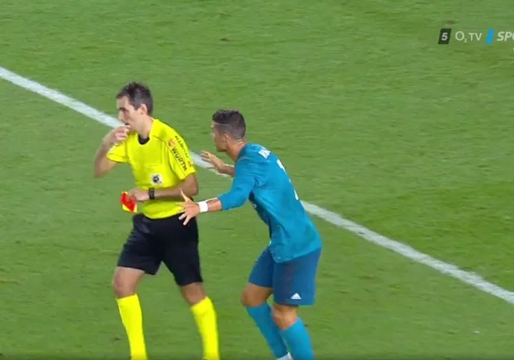 K superpoháru má blíž Real! Ronaldo rozhodl El Clásico, pak dostal červenou a strčil do sudího!