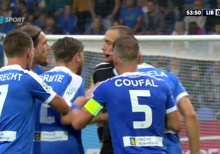 Liberec jako Chelsea! Proti Spartě dostal dvě červené karty za 2 minuty! Ale i v devíti vyrovnal!