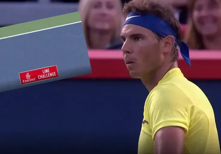Kdo ukradl míček? Jak reagoval Nadal na nevšední jestřábí oko?