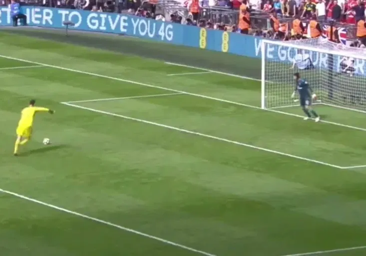 Community Shield rozhodovaly penalty. Došlo i na souboj Courtois vs. Čech!