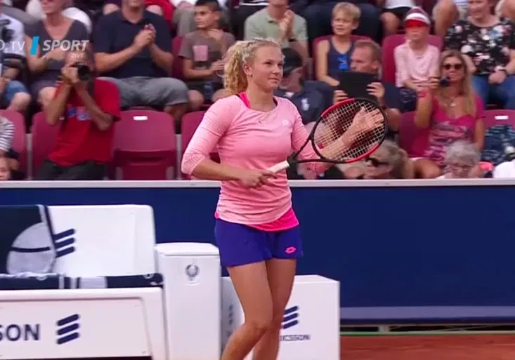 Skvělá Siniaková! V Bastadu oslavila svůj druhý titul! Jakými údery zničila favoritku Wozniacki