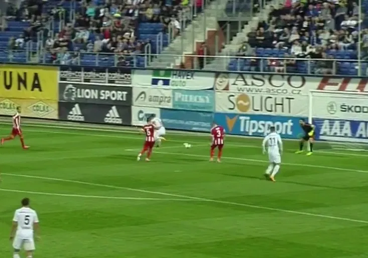 Fotbalová lahůdka! Boleslavský Jánoš rozhodl v Evropské lize úžasnou patičkou!