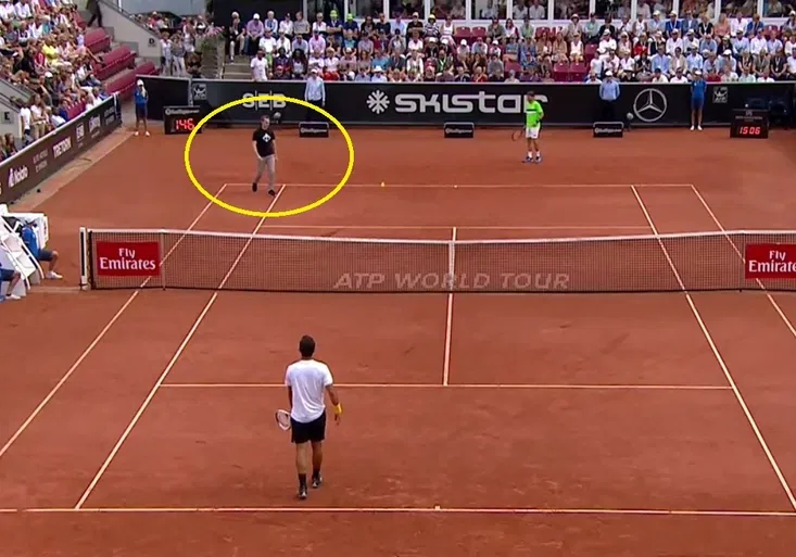 Ostuda v Bastadu! Na kurt nakráčel švédský nacista a přerušil semifinále!