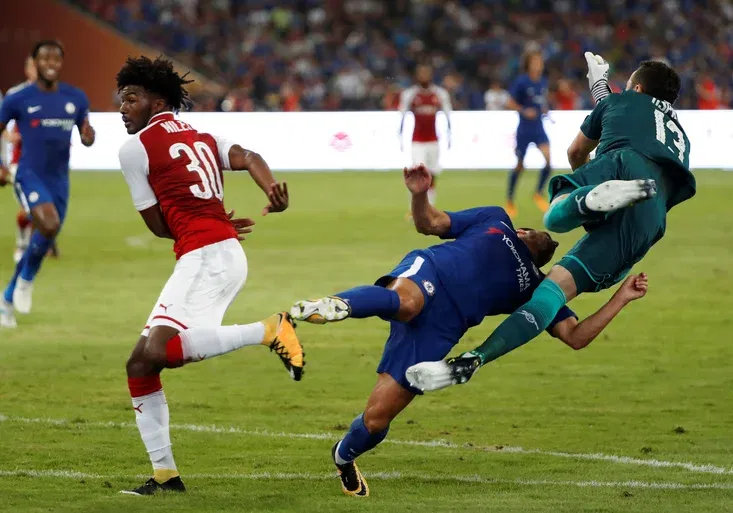 Páni, to byla rána! Ospina brutálně zboural Pedra! Jak dopadla hvězda Chelsea?