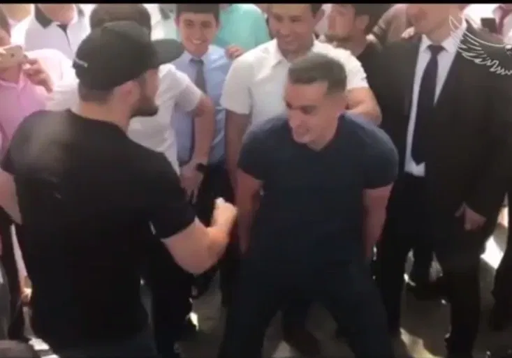 Prašť mě do břicha! Jak dopadl fanoušek, který provokoval zápasníka UFC?