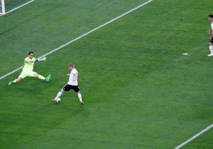 Chilan si to dal na Holka! Jakou minelou nabídl ve finále Poháru FIFA Němcům vítězný gól?