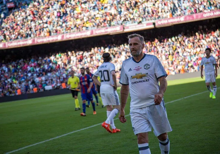 Poborský zazářil v zápase legend! Jak dal za Manchester gól na Camp Nou a pokořil Ronaldinha a spol.?