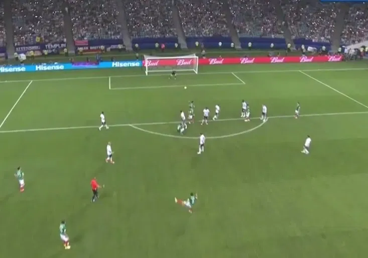 Mexičan Fabián si nádherně vychutnal Němce! Do finále Poháru FIFA jdou ale Evropané!