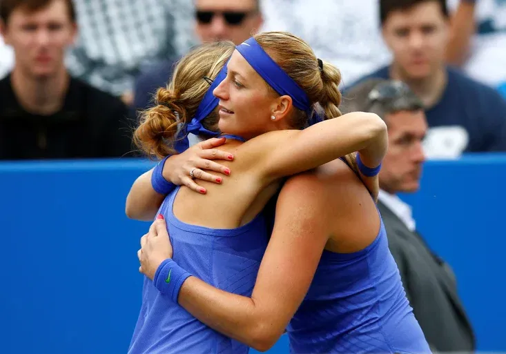 Zraněná Šafářová vzdorovala jen set. Kvitová je letos poprvé ve finále!