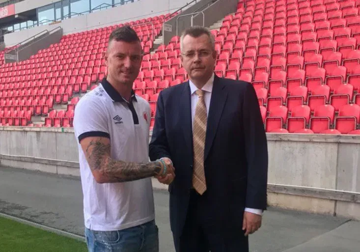 Slavia přece jen má Laštůvku. Posilu na Twitteru představil osobně Tvrdík!