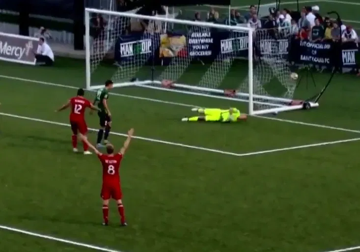 Zázračný gól z Ameriky. Jak frajer z Chicaga vysmrkal celou obranu i s brankářem?