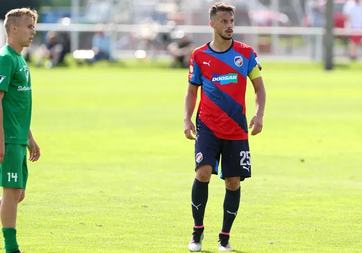 Slavia si vyhlédla Hromadu, ten se ale vážně zranil. Jak zareagoval Tvrdík?