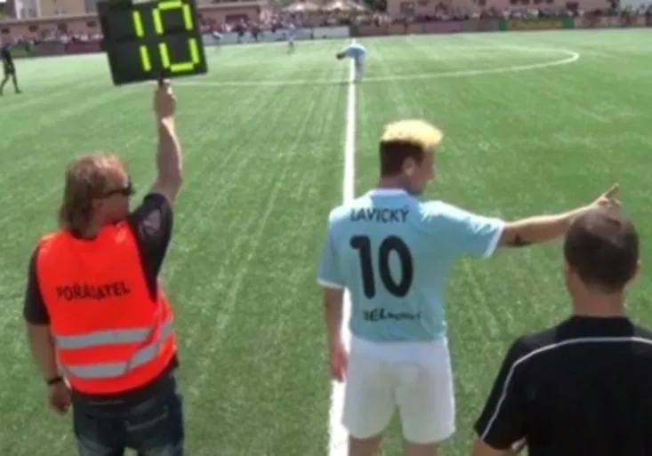 LAVIHO start za Vyšehrad? Šla po něm fanynka bez trička, pak nedal tutovku