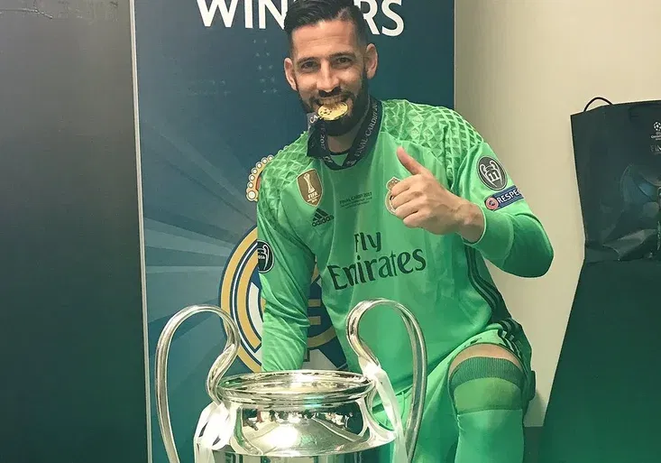 Real se ponořil do oslav! Nejvtipněji to rozjel brankář Casilla! Co ukradl rozhodčímu?