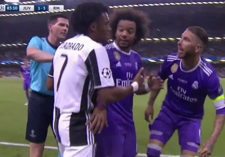 Ostuda na závěr Ligy mistrů! Jak uboze Ramos simuloval a zařídil červenou Cuadradovi?