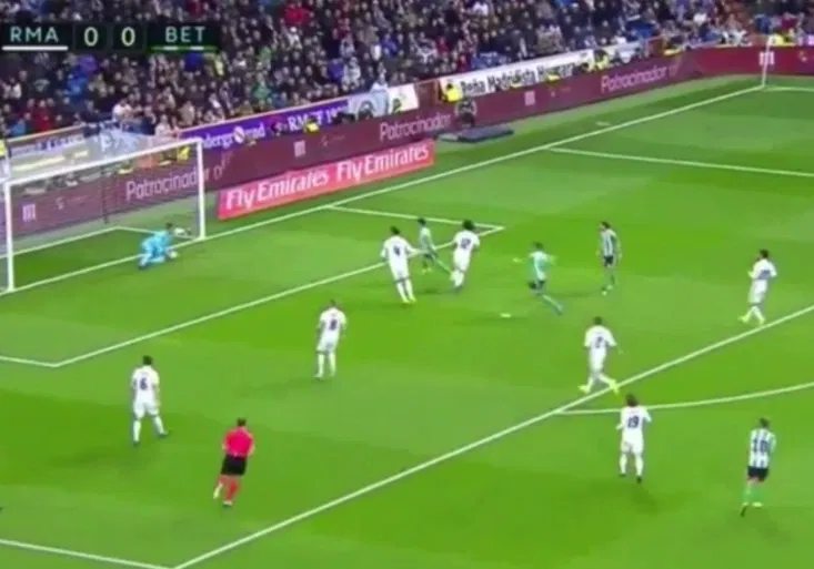 Vlastňák Navase i dárek pro Falcaa. Tohle jsou nejošklivější góly sezony!