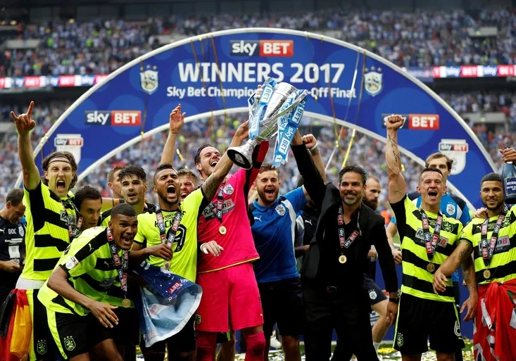 Huddersfield v Premier League! Jaký dárek dostali věrní fanoušci?